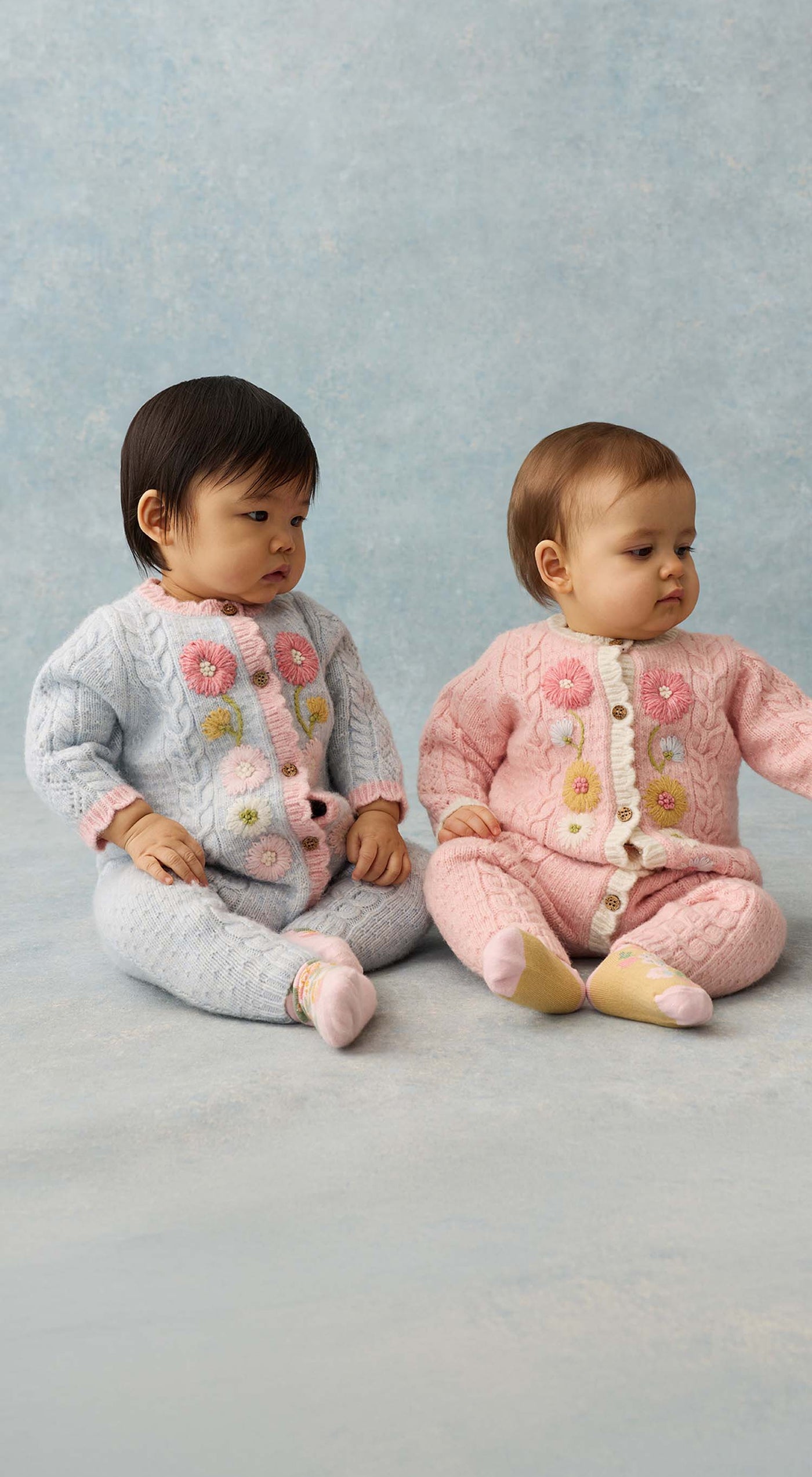 LE VESTIAIRE DES TOUT-PETITS