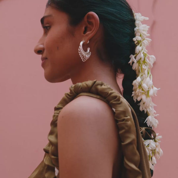 saheli-femme-pao-khaki-bandhani